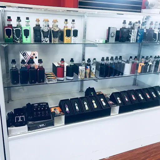 elfbar nachfüll pod läuft aus Vape Shops Stock Photos main image 0