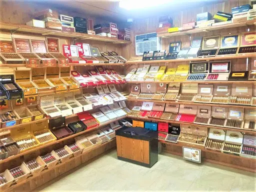 I Smoke Cigars & Vape ( Lucky Smoke )