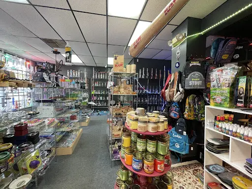 Mo's Smoke Shop | Headshop in Waterbury, Connecticut