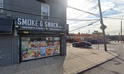 Sky High Smoke & Snack | Headshop in Staten Island, New York