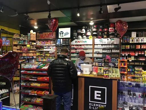greenleaf tobacco cedar falls Muscatine Plaza Greenleaf Tobacco And Vape (@greenleaftobaccoandvapecreston)