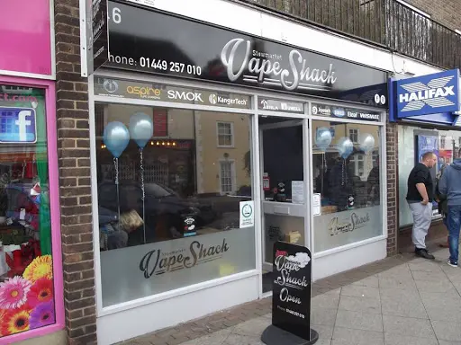 elfbar nachfüll pod läuft aus Illegal vapes and counterfeit cigarettes seized in Bromsgrove shop raid main image 1