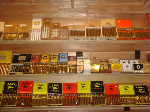 Tobacco Royale Calabasas