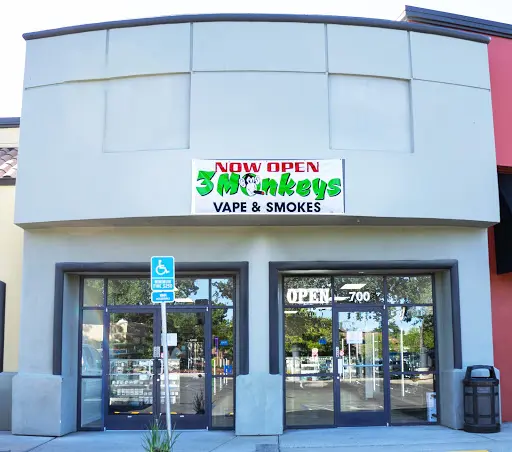 3 monkeys vape and smoke shop 8 Best Smoke Tricks You Can Master main image 1