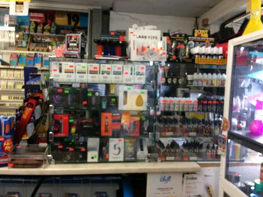 elfbar nachfüll pod läuft aus Windsor, Berkshire, UK. 20th September, 2023. Vaping products for sale in  shop in Windsor, Berkshire. Single use vapes are set to be banned by the  Government next year. Vaping is reported to