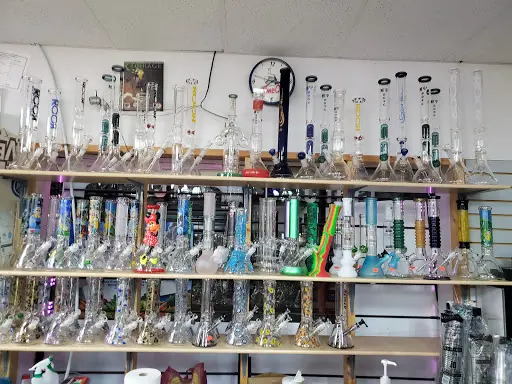 California Mini Market / JUUL STLTH Available/ Vape shop / Smoke Shop /  Smoking Pipes Available