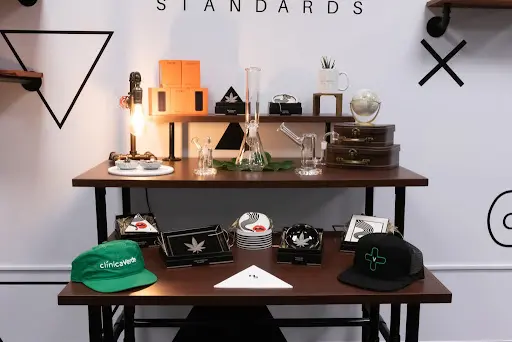 elfbar nachfüll pod läuft aus Vancouver's Specialty Vape Shop main image 1
