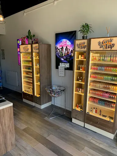 le cercle de la vap grasse La voici, la voilà, j'ai nommé... La Station ! 😍, Le principe?, ✨ Une  fiole, ✨ 50 ml d'e-liquide + 1 booster OFFERT, ✨ 6 saveurs au choix (du  classic blond 🤠 et de la menthe ❄️ mais aussi des fruits main image 1