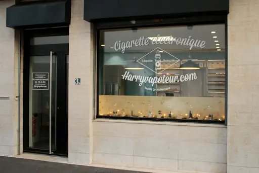 vap creteil Magasin de cigarette électronique main image 1