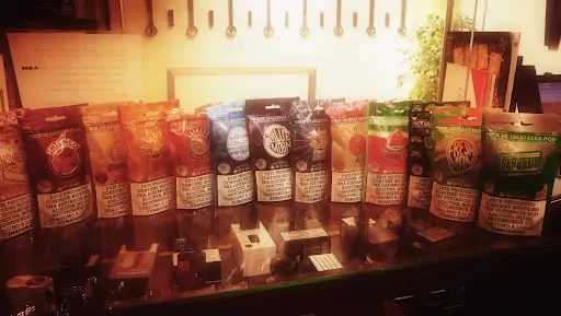 Vap Store Sevilla Ramon y Cajal 124 Sevilla. Especialistas en vapeo,  cachimbas y cbd | Vape Shop in Seville, Andalusia