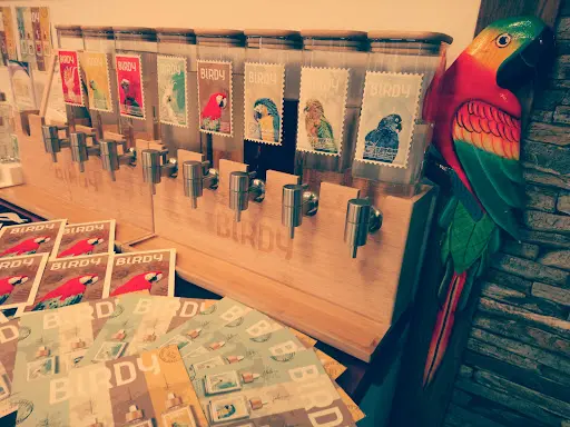 elfbar nachfüll pod läuft aus FUMARE CIGARS SMOKE VAPES. Creativity meets business-minded in our eclectic smoke  shop. Nestled in beautiful Wicker Park. We have a touch of urban-classy  details with accomplished artist, Gary, TRAZ, Juarez, that works
